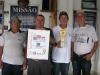 Equipe com o trofu e o certificado na MBV